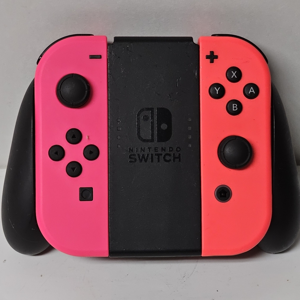 Nintendo Switch Console HAC-001(-01) JoyCon, 4 Controllers, 2 Chargers, More - Picture 7 of 12